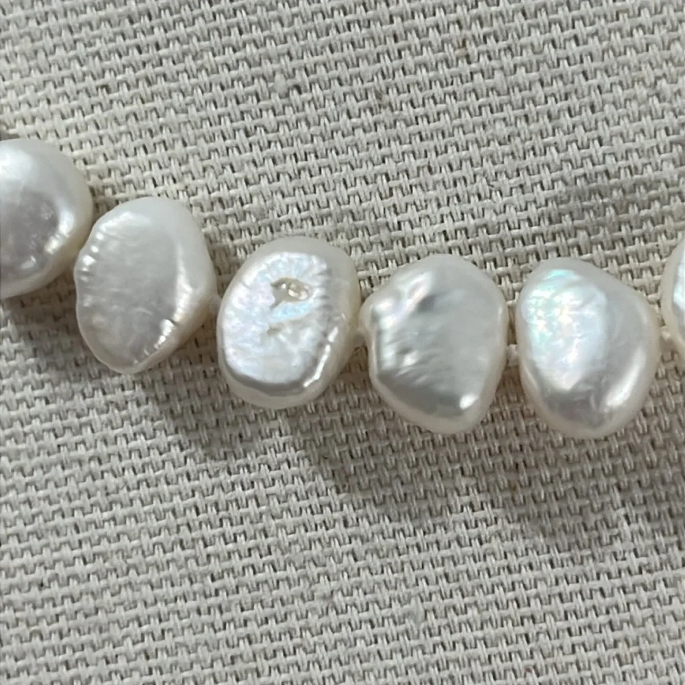 Elegant White Pearl Necklace - Picture 2 of 9